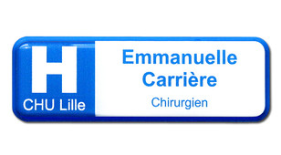 Badges personnalisés Prestige - Bord bleu avec fond bleu / blanc | www.namebadgesinternational.fr